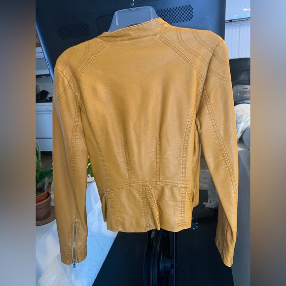 Wilson's Leather Jacket - Picture 3 of 6